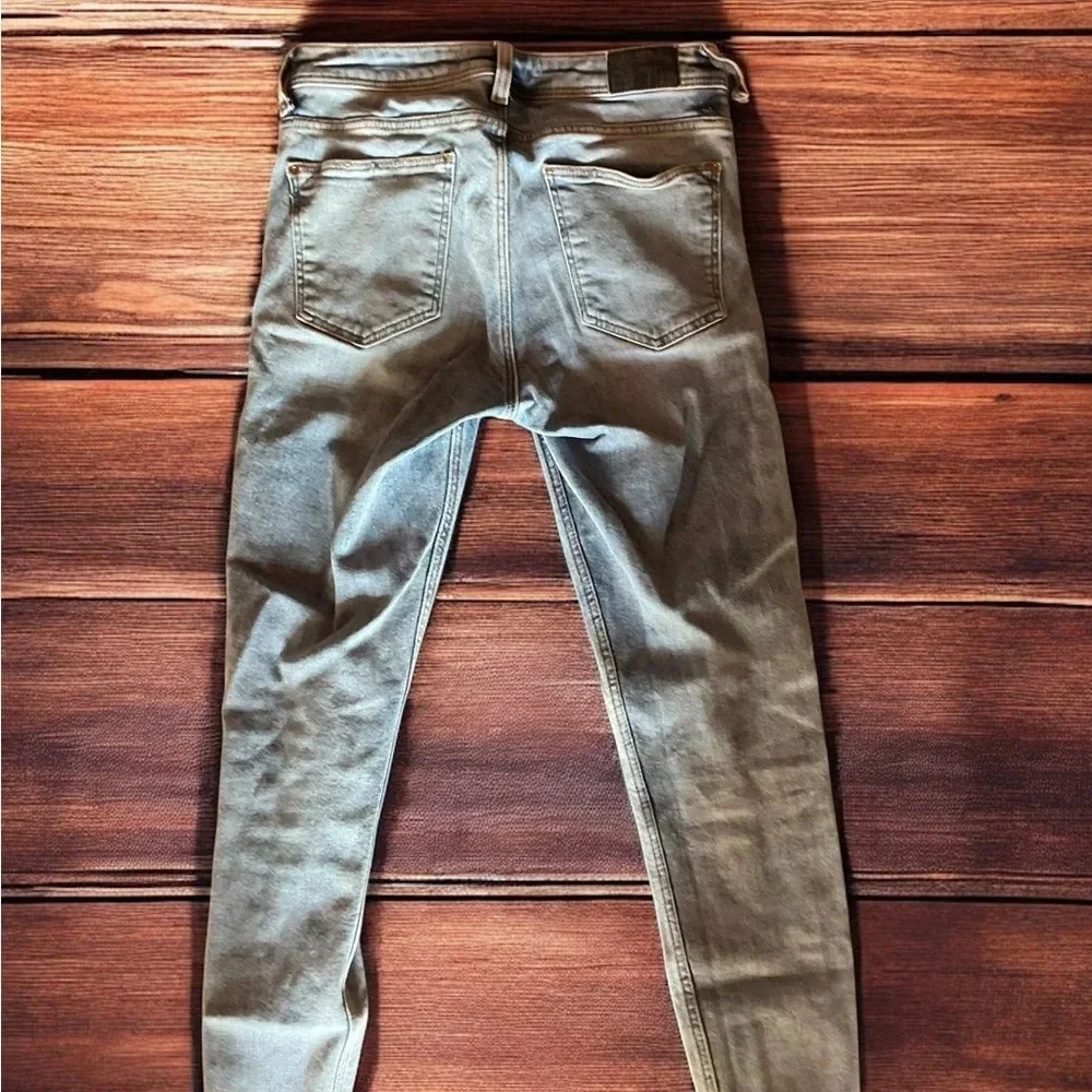 Zara distressed skinny jeans - size 2 (A1) - Picture 3 of 5